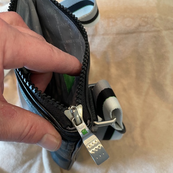 Hugo Boss Leather Messenger - Picture 2 of 6